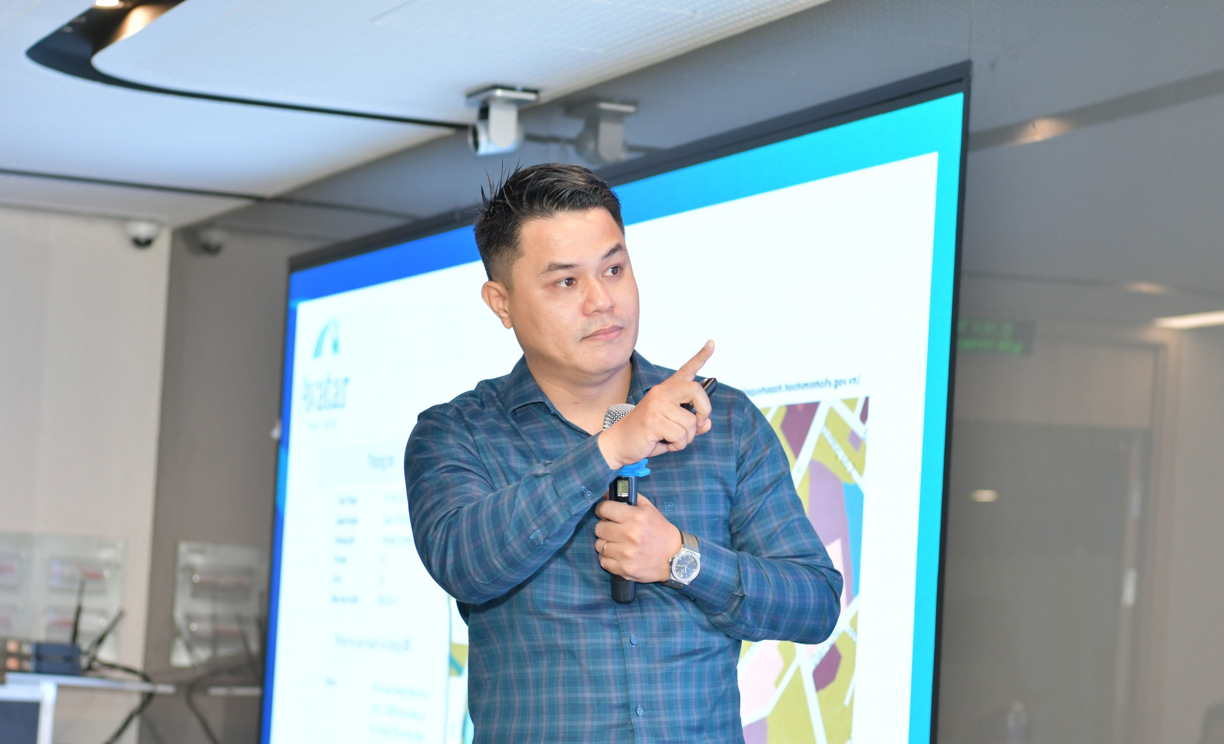 Ông Phạm Văn Hưng – Giám đốc Kinh doanh & Marketing PropertyX giới thiệu về dự án